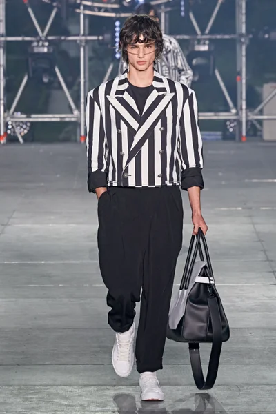 Look 48